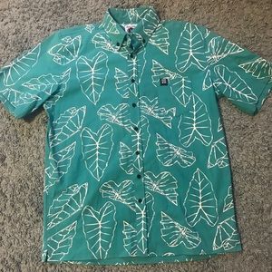 Hawai’is Finest Aloha shirt taro leafs